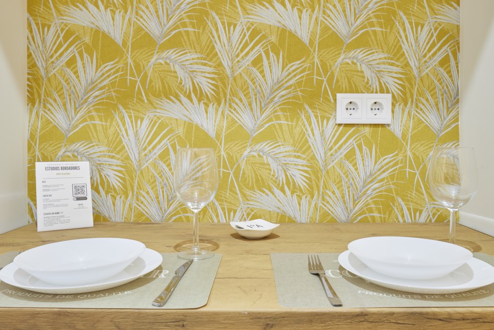 Mesa con plato Estudios Bordadores