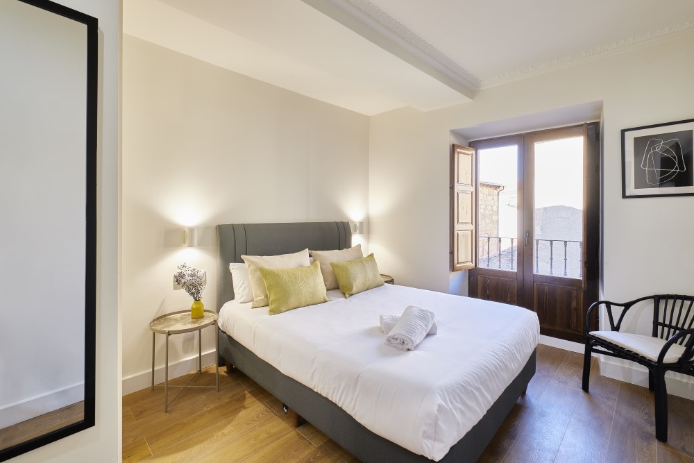 Cama 6 Estudios Bordadores